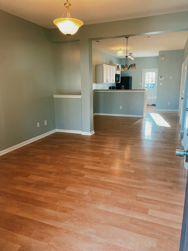 Living & Dining Area - 2707 Meadow Knoll Dr