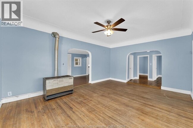 Photo du bâtiment - 155 King St E