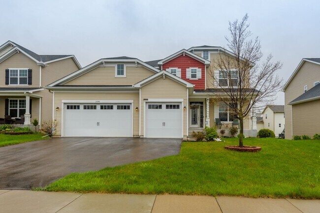 Building Photo - Rare 5 bed home in the heart of apple vall...