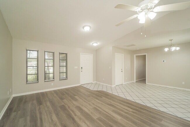 Foto del edificio - 1329 SE 12th St