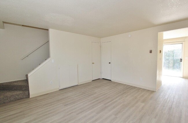 Building Photo - 215 E Bird Ave