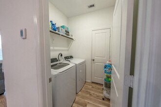 Building Photo - 9335 Pavonia Fawn Dr