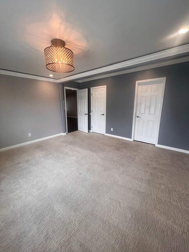 Foto del edificio - Beautiful 3 Bed / 2 Bath Home with Detached Bonus Space