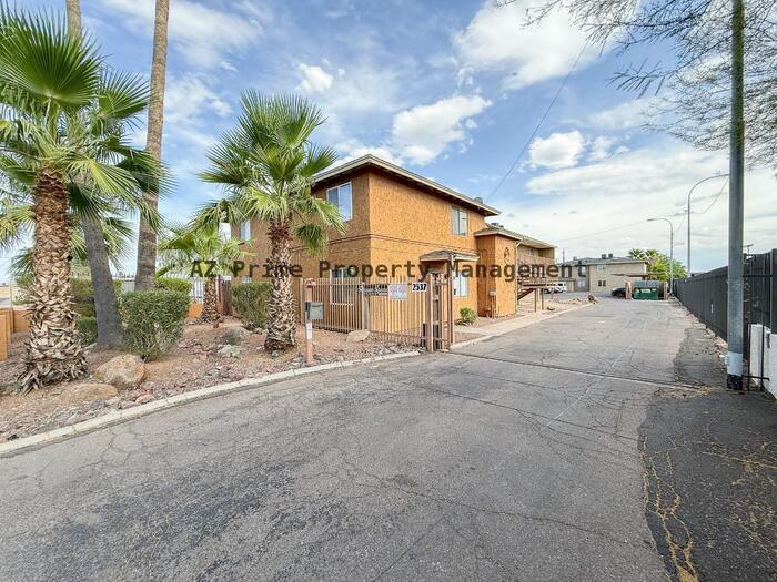 Primary Photo - 2537 W Georgia Ave