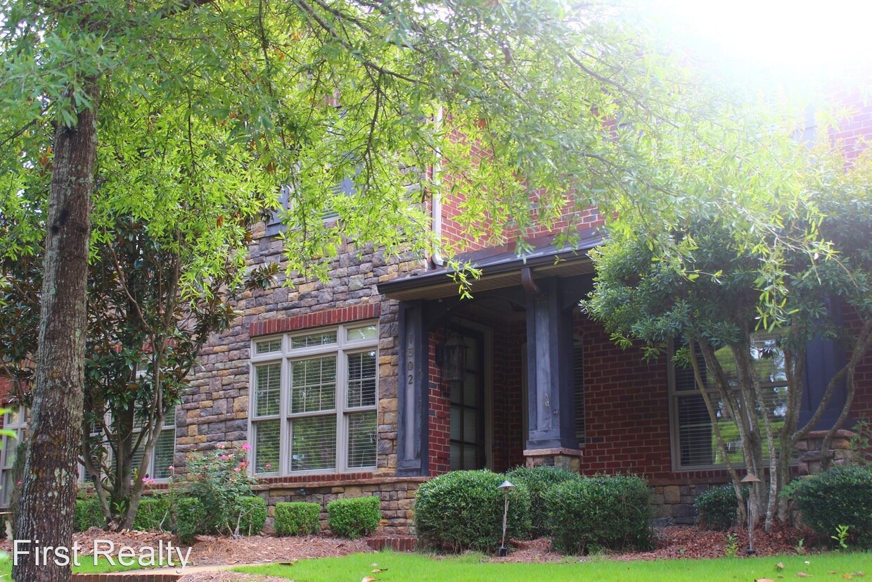 Primary Photo - 3 br, 3.5 bath House - 1302 Gatewood Drive