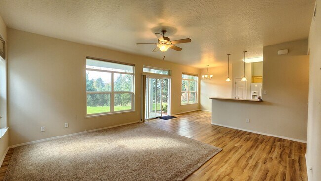 Foto del edificio - Two Bedroom Condo Near Moose Can Gully with a Garage