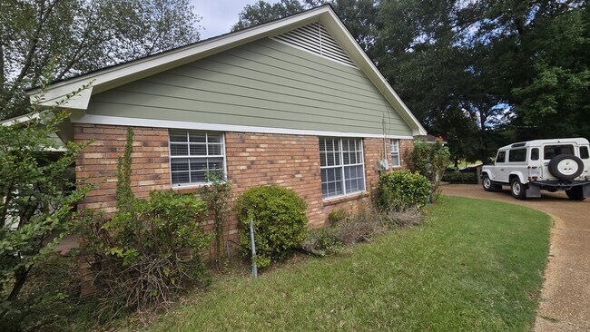 Foto del edificio - 405 Brentwood Dr