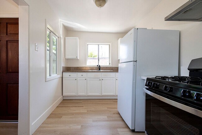 Building Photo - Charming 2BR Back House Near Downtown LA & Dodger Stadium