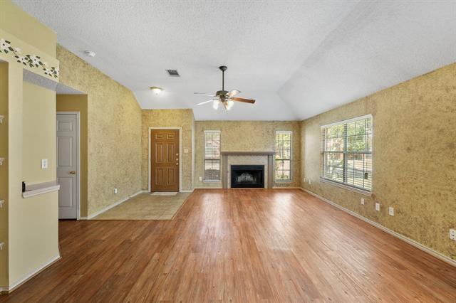 Foto del edificio - 2305 Valley Creek Dr