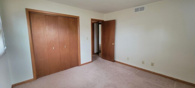 Building Photo - 570 N. Mulford