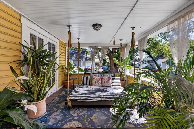 Foto del edificio - Stunning 4-bedroom home in Tampa! (Bonus room)