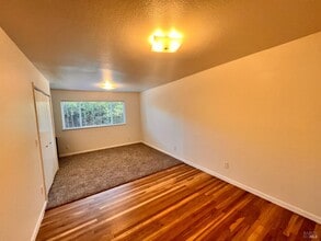 Building Photo - 851 Rolling Green Dr