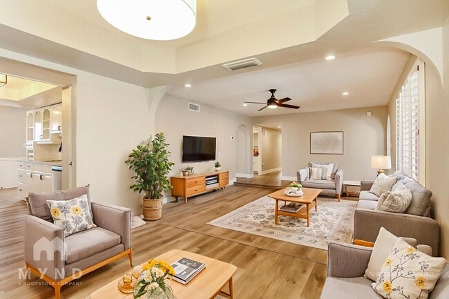 Building Photo - 7043 E Hearn Rd