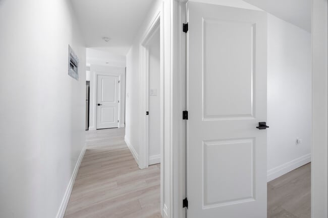 Building Photo - 833 Albert Rd