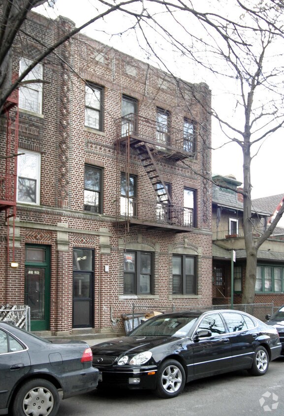 Primary Photo - 1024 E 14th St