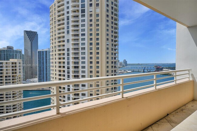Foto del edificio - 808 Brickell Key Dr