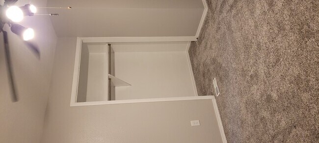 Foto del edificio - 230 S Cherry Hill Dr