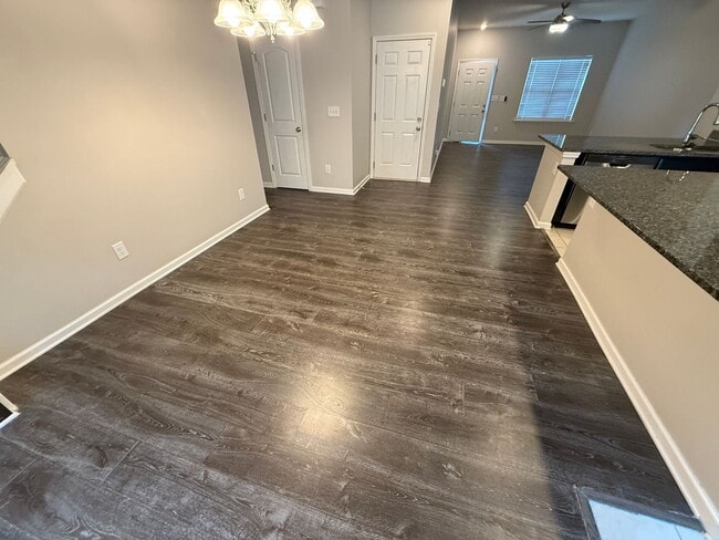 Building Photo - Beautiful Townhome in the steel creek area!