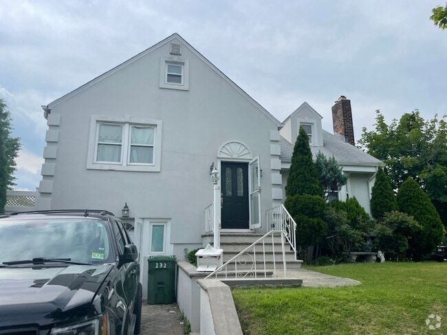 Building Photo - 132 Morristown Rd