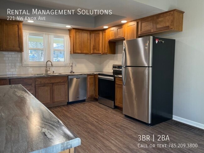 Building Photo - *NEAR POTWIN PLACE* 221 NW Knox Ave- 3+ BE...