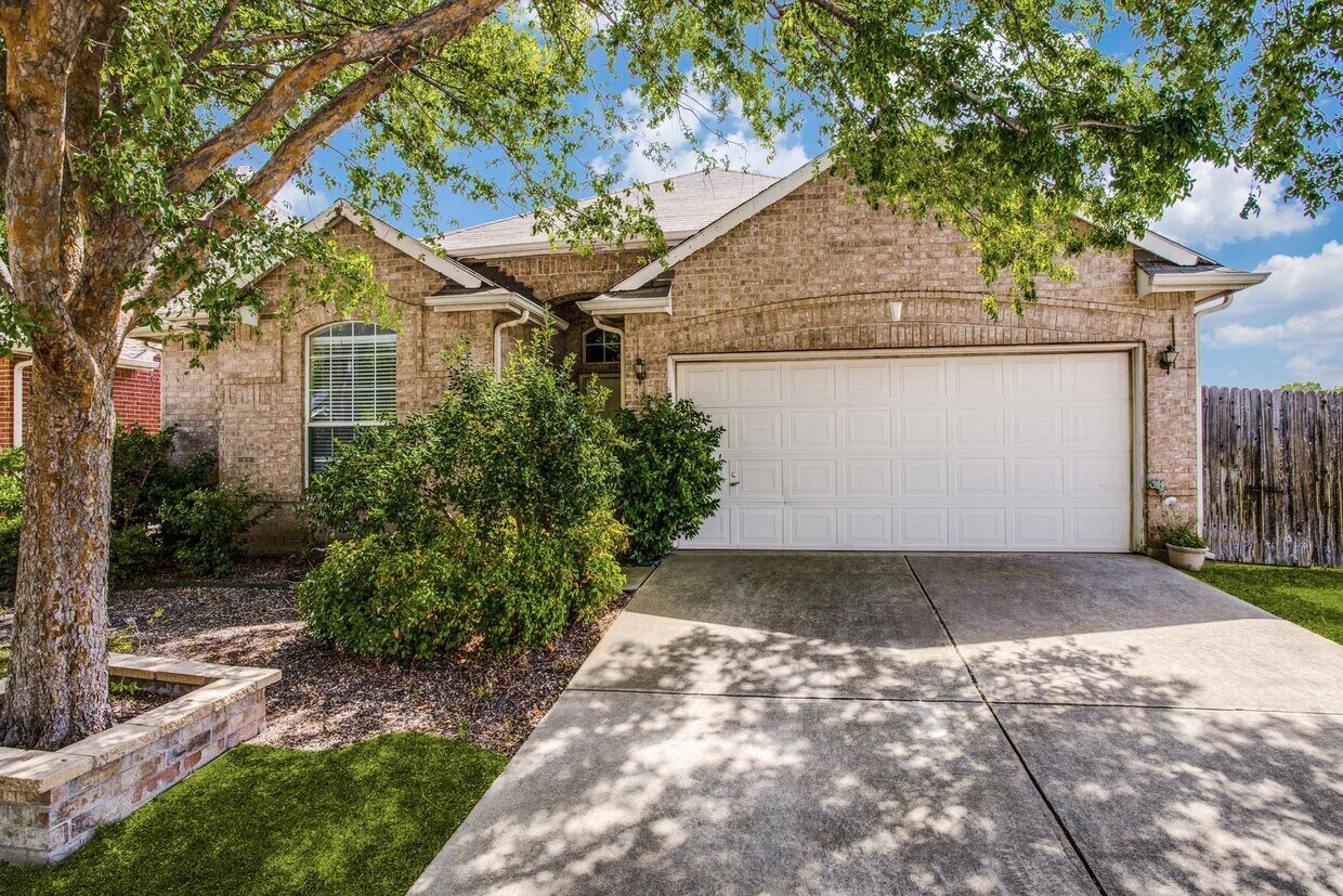 Primary Photo - Amazing Coppell Pad For Rent!