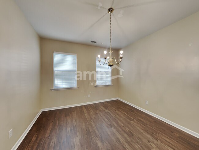 Building Photo - 5031 Abercromby Street