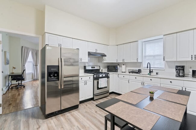 Building Photo - 1626 Union Turnpike