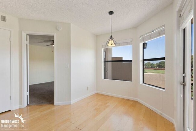 Building Photo - Beautiful 2Bda 2Ba Condo with Fireplace in Scottsdale!