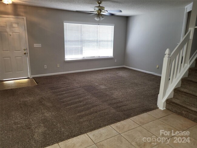 Building Photo - 10115 Forest Landing Dr