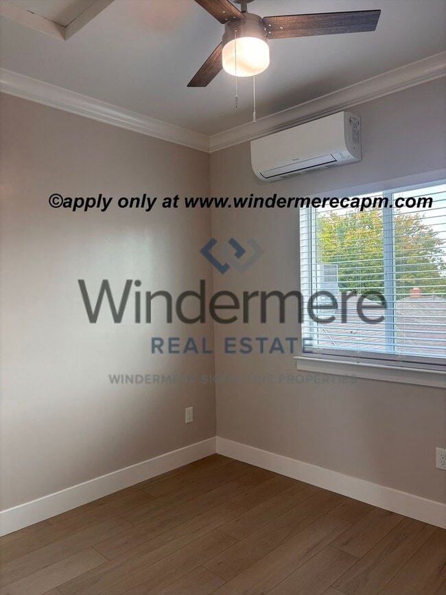 Building Photo - 5453br