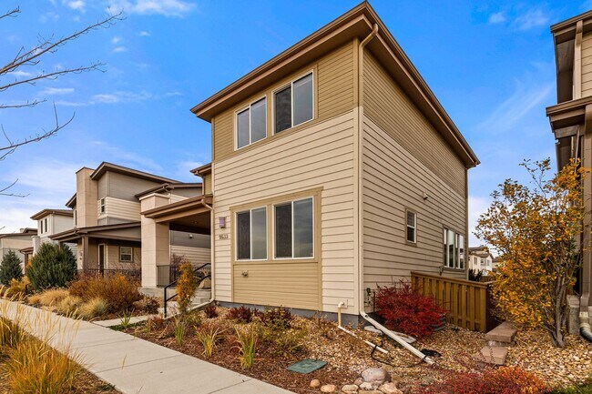 Building Photo - Gorgeous Home with Mountain Views in Eastr...