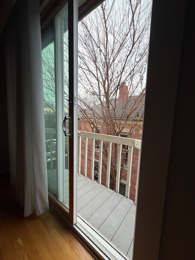 Foto del edificio - 1091 Harrison Ave