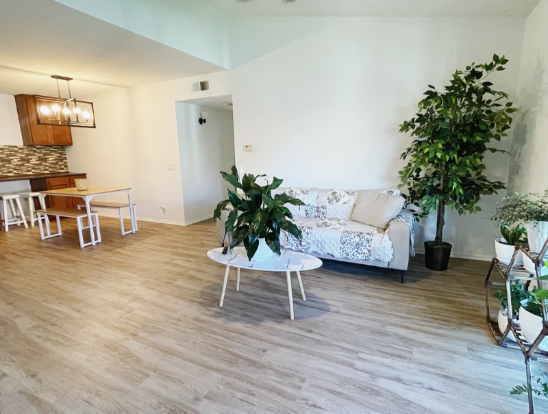 Photo - 23280 Orange Ave (Lake Forest, CA)