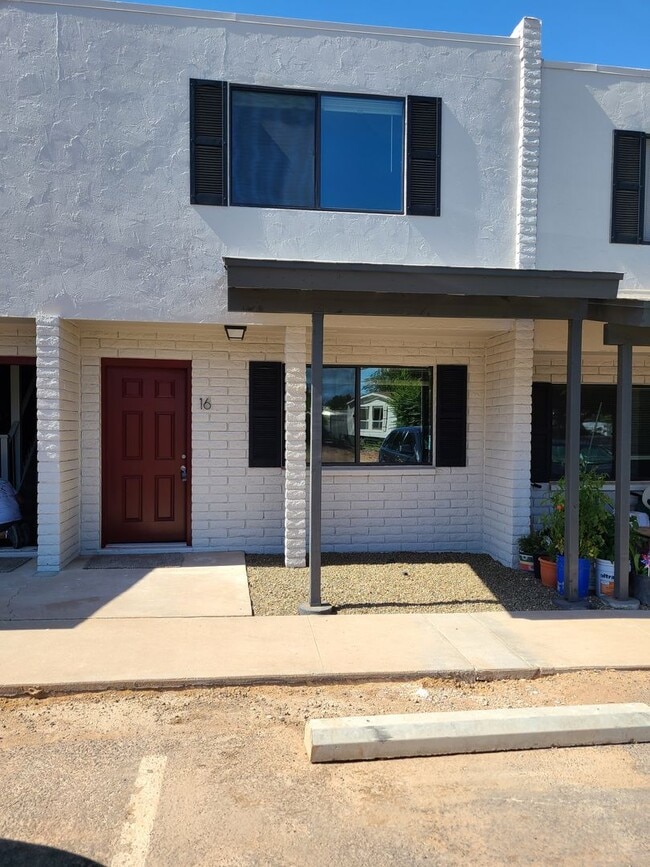 Interior Photo - 333 N 16th St