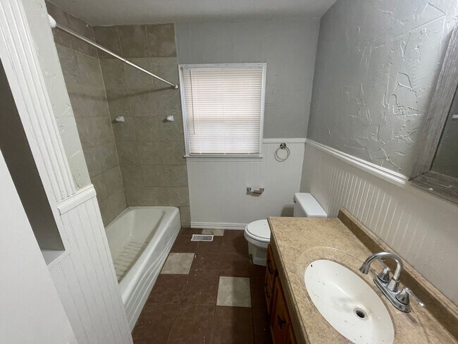 Foto del edificio - 4 Bedroom, 2 Bath  in the heart of Abilene!!