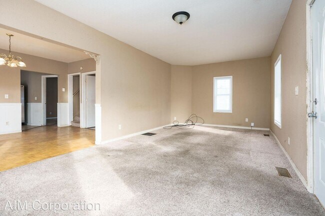 Building Photo - 3 br, 1.5 bath House - 1517 Hays Park Ave #1
