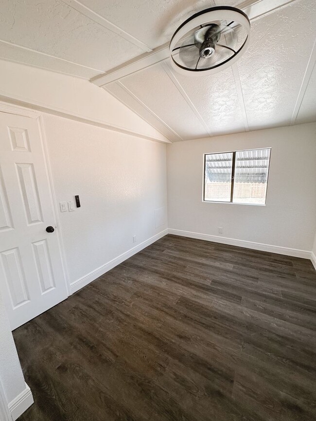 Building Photo - Remodeled Lakefront 2 Bedroom 2 Bath mobil...