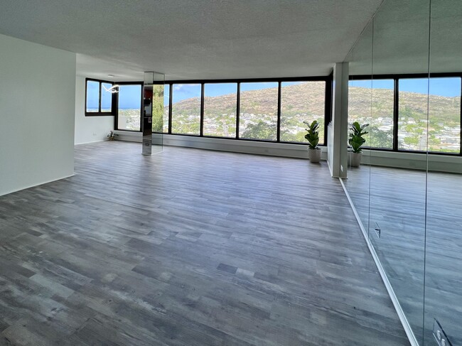 Building Photo - 250 Kawaihae St
