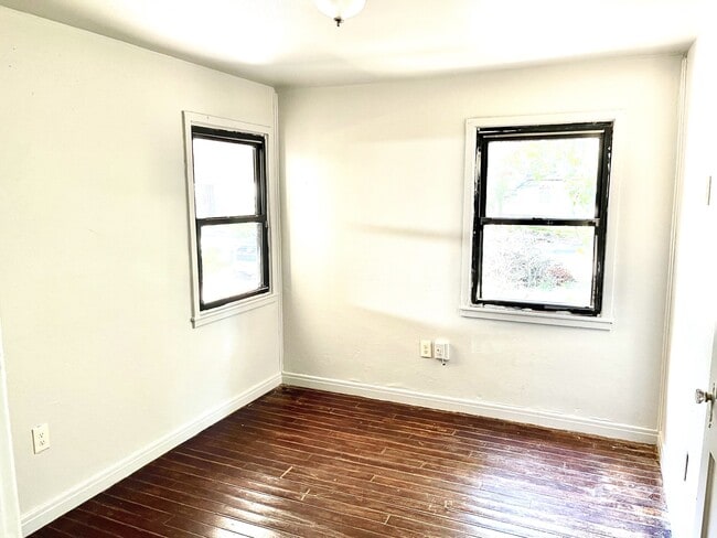 Building Photo - 3216 Brady St