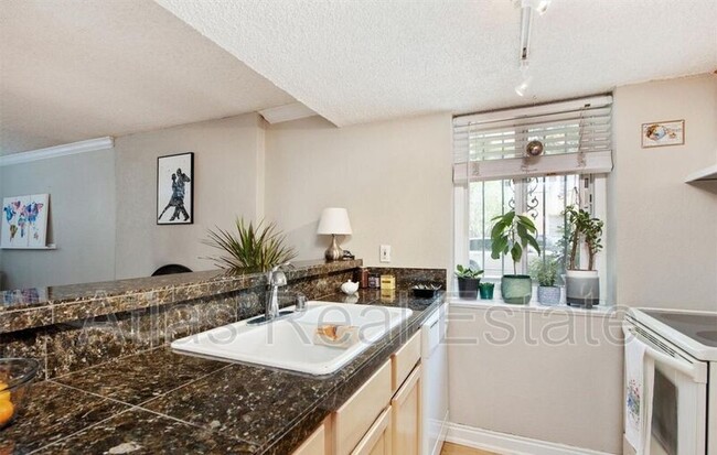 Foto del edificio - 1125 N Washington St