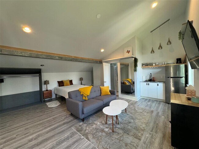 Foto del edificio - 1706 E 13th St