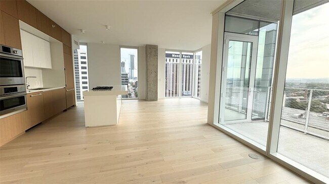 Foto del edificio - 313 W 17th St