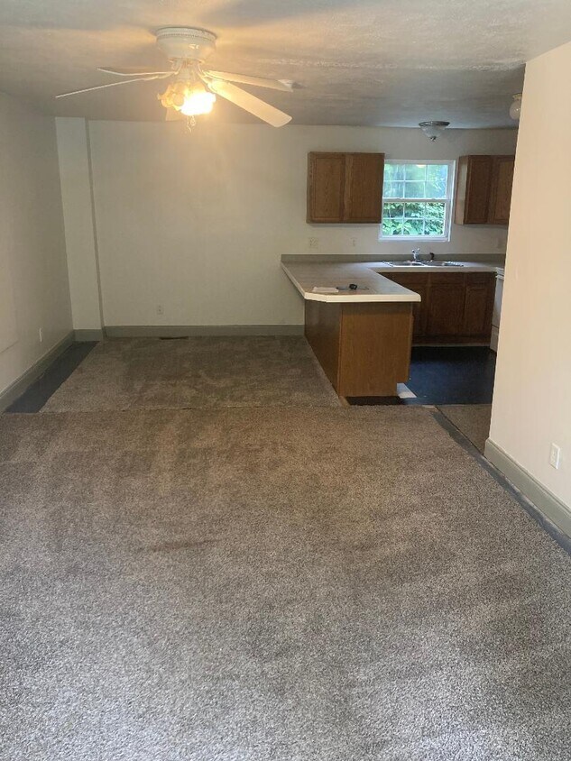 Foto principal - 750 College Ave