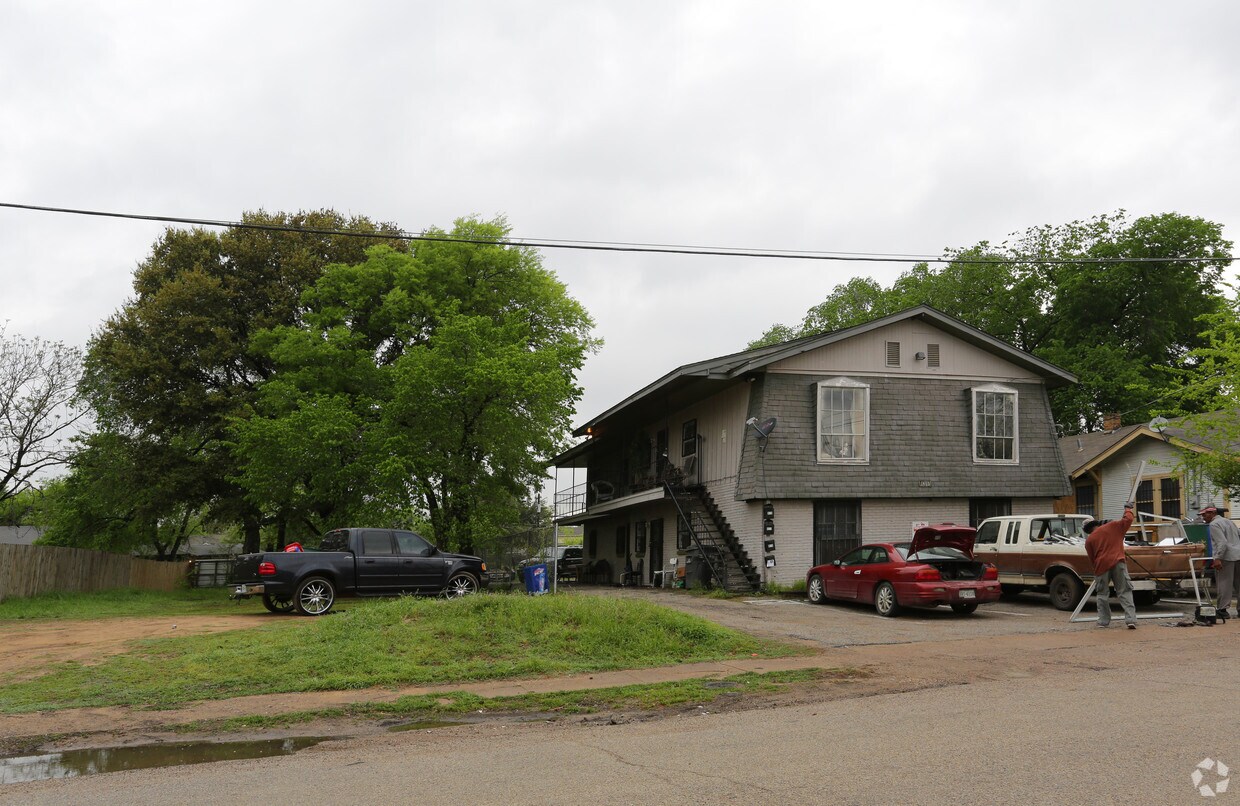 Building Photo - 1415 Metropolitan Ave