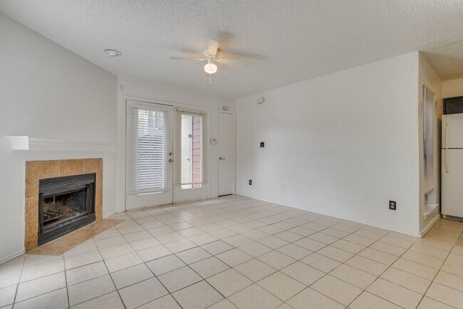 Foto del edificio - 9825 Walnut St