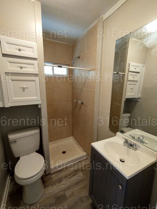 Foto del edificio - $725 - 1 Bedroom / 2 Bathroom - 2 story Ap...