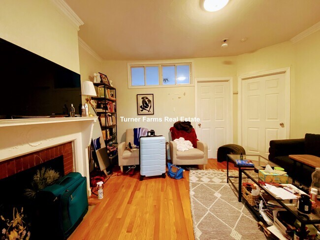 Foto del edificio - 43 Bay State Rd