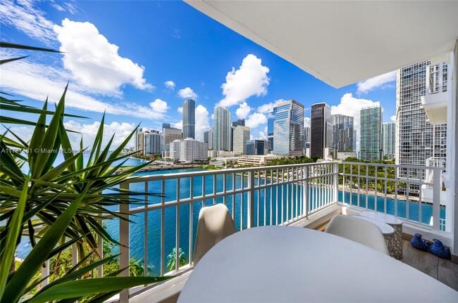 Foto del edificio - 701 Brickell Key Blvd