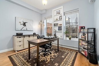 Foto del edificio - 205 W Springfield St