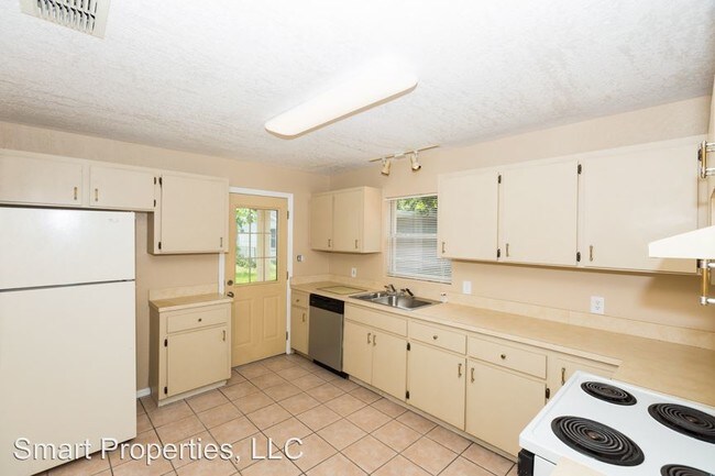 Building Photo - 3 br, 1 bath House - 526 Longfellow Blvd